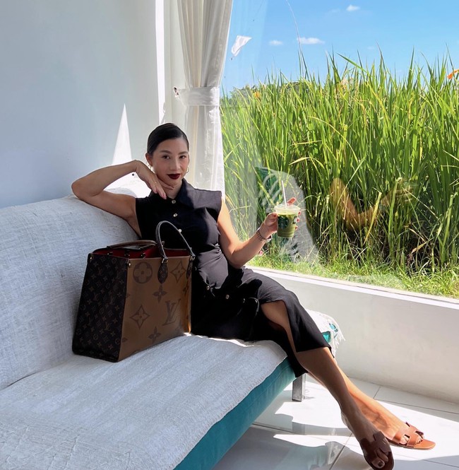 Beberapa olahraga yang dijalani Jennifer Bachdim selama hamil antara lain Squat with Arm Raise, Preggo Deadlift, Dumbbell Squat, Arm Raise, Triceps Curl and Lift, dan Sumo Squat with Barbell. Foto: Instagram/@jenniferbachdim