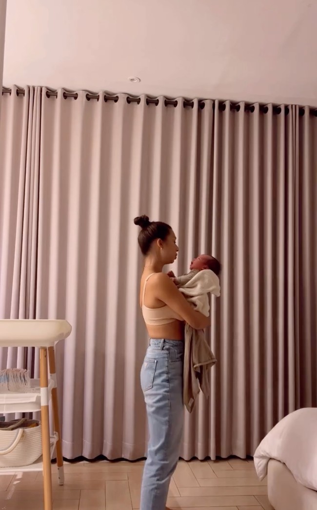 Dalam konten videonya bersama Jessica Iskandar, Jennifer mengaku sudah kembali berolahraga setelah satu bulan melahirkan. Di unggahan Instagramnya juga sempat terlihat Jennifer yang berolahraga bersama anak-anaknya. Foto: Instagram/@jenniferbachdim