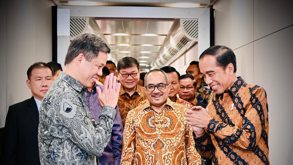 Jokowi Bertolak ke Kalsel Usai dari Singapura, Prabowo Ikut Dampingi