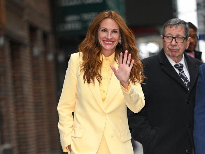 LOS ANGELES, CA - OCTOBER 13: Julia Roberts is seen at Jimmy Kimmel Live on October 13, 2022 in Los Angeles, California.  (Photo by RB/Bauer-Griffin/GC Images)