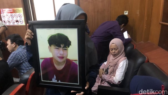 Keluarga korban Tragedi Kanjuruhan hadir di PN Surabaya