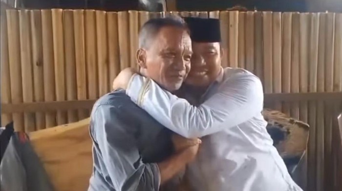 Kepala DPRD Luwu Timur, Sulawesi Selatan (Sulsel) Aripin meminta maaf kepada warga bernama Arif yang ditolaknya bersalaman.