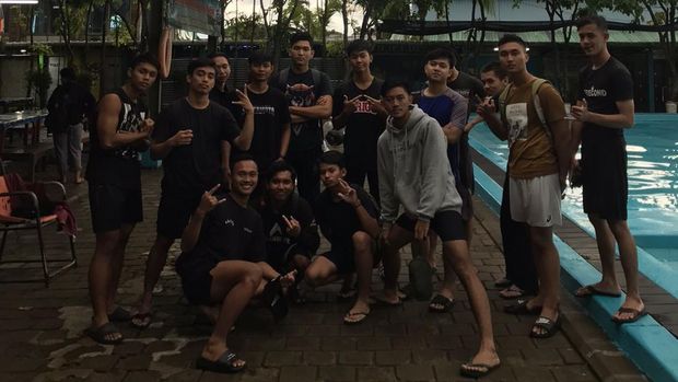 Kompol Suratno dan muridnya