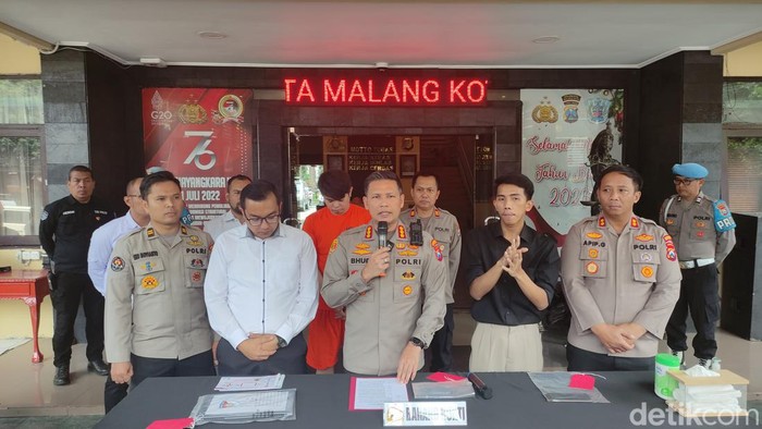 Konferensi perkembangan penyidikan kasus penipuan robot trading ATG Wahyu Kenzo.