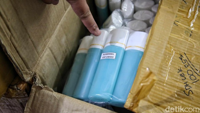 BPOM mengidentifikasi kosmetik ilegal di kawasan Jakarta Utara.