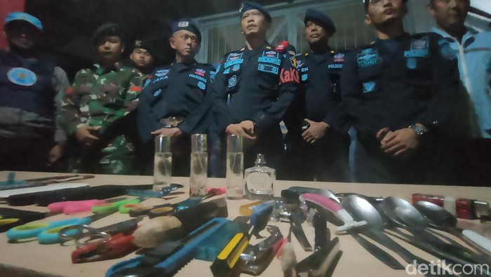 Lapas Cianjur amankan sejumlah senjata tajam rakitan