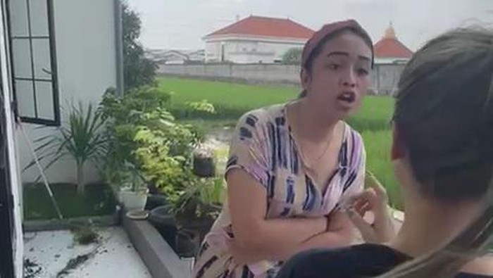 LC di Kota Mojokerto jadi pesakitan gegara lempar pot ke bidua