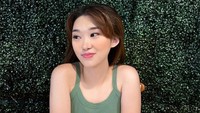 Livy Renata selalu tersenyum di depan kamera. Foto: Instagram Livy Renata