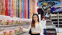 Habiskan biaya perawatan puluhan juta rupiah untuk mengubah penampilannya. Mayang kini tampil semakin percaya diri, dia bagikan pose kulinerannya di Bali hingga Turki. Foto: Instagram @mayaang.lucyaana
