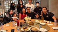 Terakhir ini kenangan Mayang makan bareng sang ayah dengan mendiang Vanessa dan Bibi. Foto: Instagram @mayaang.lucyaana