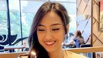 Manisnya Sisca Saras JKT48 Saat Minum Teh dan Makan Kue di Kafe