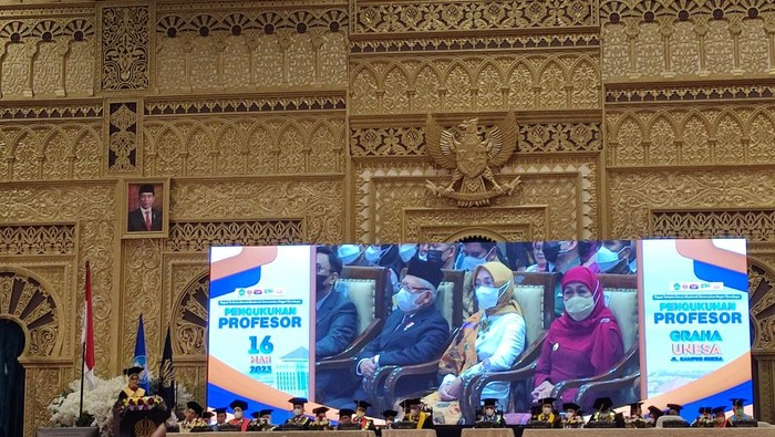 Maruf hadiri penguruhan putrinya sebagai profesor di Unesa (Wilda-detikcom)