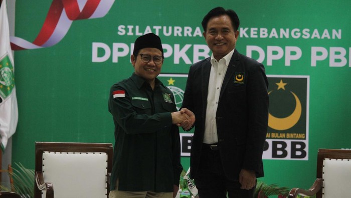 Momen Pertemuan Cak Imin-Yusril Ihza Mahendra Ketum Partai Bulan Bintang, Yusril Ihza Mahendra menyambangi kantor DPP PKB di Jakarta Pusat. Yusril bertemu Ketum PKB Abdul Muhaimin Iskandar atau Cak Imin.