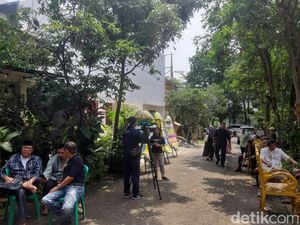 Suasana Terkini Rumah Duka Nani Wijaya