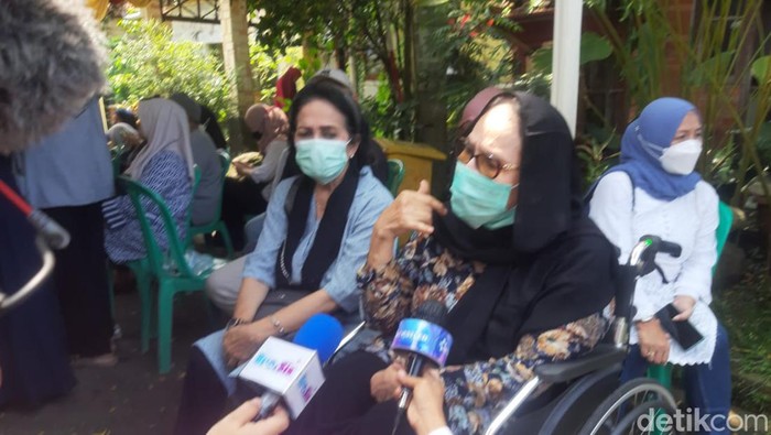 Suasana rumah duka Nani Wijaya.