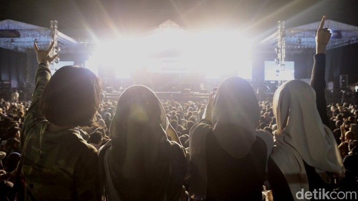 Nidji-The Changcuters Bikin #DemiIndonesia di UNS Pecah.... Nidji-The Changcuters Bikin #DemiIndonesia di UNS Pecah....