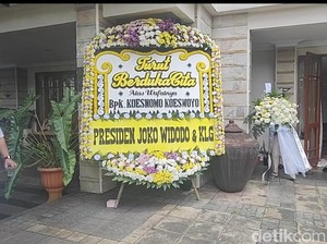 Deretan Ucapan Duka dan Karangan Bunga dari Pejabat untuk Nomo Koeswoyo