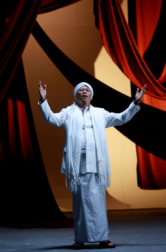 Opick saat melaksakan syuting video klip Obat Hati.