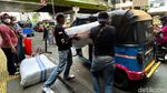 Pasar Tanah Abang Padat Pembeli, Lalin Merayap