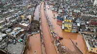Foto udara memperlihatkan banjir bandang menggenangi wilayah Sanliurfa, Turki. Ugur Yildirim/Dia Images/Getty Images.