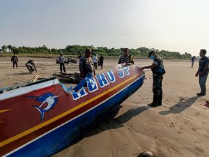 Nelayan Cianjur Hilang Usai Perahu Dihantam Ombak