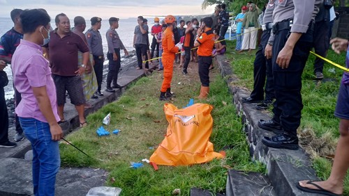 Penemuan mayat pria tanpa identitas di Pantai Ujung, Desa Tumbu, Kecamatan dan Kabupaten Karangasem, Bali, Kamis (16/3/2023).