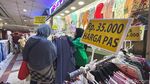Potret Pasar Tanah Abang Ramai Pengunjung Jelang Ramadan