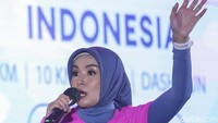 Pegiat olahraga lari ini juga menyarankan untuk melakukan olahraga dengan teratur. Dengan melakukan olahraga maka tubuh akan melakukan pembakaran terhadap makanan yang dikonsumsi. (Teks: Dinda Zahra Ghaisani Usdi)