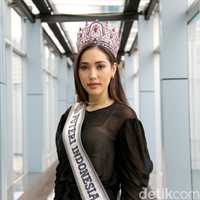 Sedari awal mengikuti Puteri Indonesia, Laksmi giat menyuarakan advokasi literasi. I was like, I need to talk about literacy more in Indonesia... Tanpa kemampuan membaca, kita tidak akan bisa berpikir kritis, membangun skill dan kreativitas. Kita akan susah progress sebagai bangsa, ujar Laksmi. Ia pun bertekad untuk tetap melanjutkan advokasi tersebut meski tanpa mahkota Puteri Indonesia. (Foto: Chelsea Olivia Daffa/detikcom)