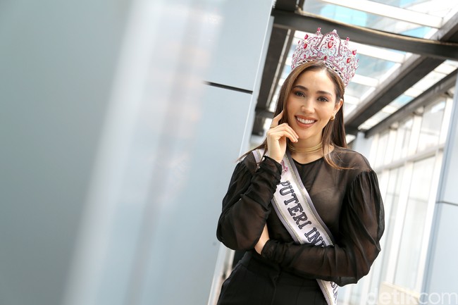 Bagi Laksmi, momen yang sangat memorable adalah berkunjung ke Istana Bogor. It was a dream. Momen kemenangan juga. Pada saat itu, semuanya terasa cepat banget dari opening dance sampai crowning, kata Laksmi yang pada Januari lalu mewakili Indonesia di ajang Miss Universe 2022. (Foto: Chelsea Olivia Daffa/detikcom)