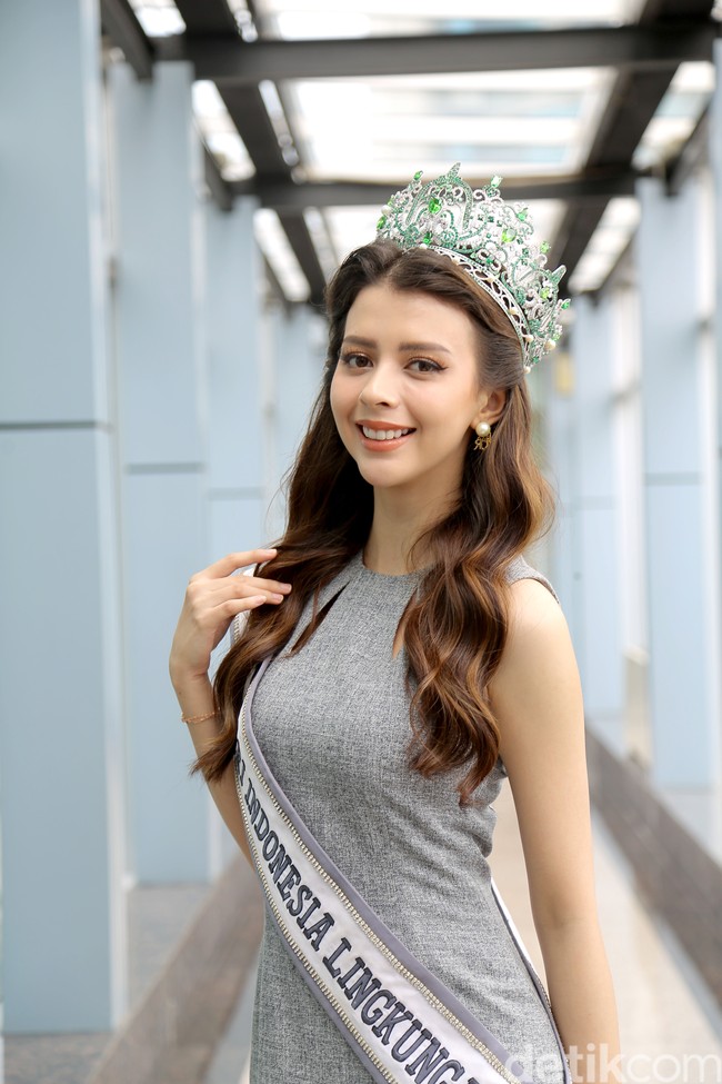 Saat pemenang Puteri Indonesia 2023 terpilih nanti, itu sekaligus menandai akhir dari masa tugas tiga juara tahun sebelumnya. Cindy yang bergelar Puteri Indonesia Lingkungan 2022 tak memungkiri ada rasa sedih. (Foto: Chelsea Olivia Daffa/detikcom)