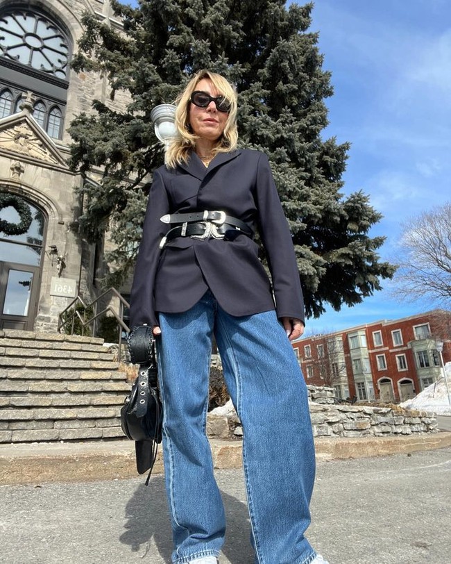 Aku ingin menginspirasi wanita bahwa kamu tidak harus berhenti berdandan dengan cara tertentu hanya karena kamu berusia 50 atau 60, ujar Roslyn.Foto: Instagram @howrosdoesit