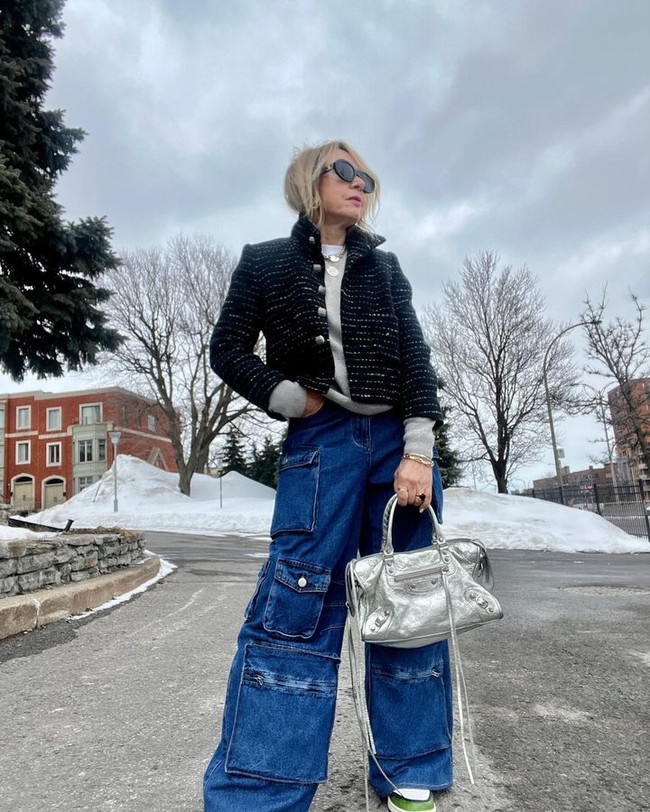 Wanita yang tidak pernah menikah dan punya anak itu memang sangat menikmati hidup. Roslyn juga mengaku mengikuti gaya hidup anak muda, termasuk musik dan fashion yang membuatnya awet muda.Foto: Instagram @howrosdoesit