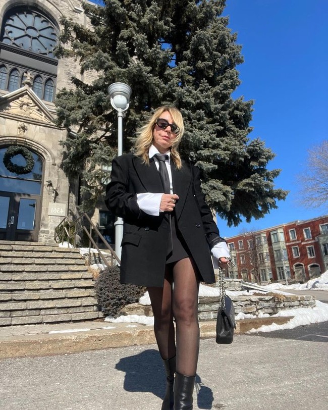 Roslyn Griner sering mengunggah gaya stylish-nya di media sosial. Meski penampilannya selalu menawan, tapi tak seperti kebanyakan blogger atau influencer, wanita tersebut kerap dikomentari kurang menyenangkan karena usianya.Foto: Instagram @howrosdoesit