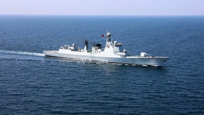 Rusia, China dan Iran Latihan Militer Bareng di Laut Arab Rusia, China dan Iran menggelar latihan militer gabungan di Laut Arab. Latihan dilakukan saat Moskow berusaha memperkuat hubungannya dengan Beijing dan Teheran.