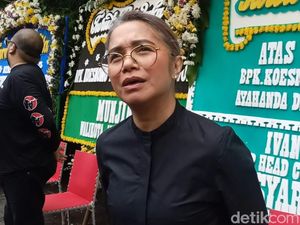 Memori Indah Ruth Sahanaya Bersama Nomo Koeswoyo