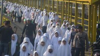 Bulan suci Ramadan yang tinggal sepekan lagi, ratusan santri dari Pondok Pesantren Sukorejo, Kabupaten Situbondo, memilih untuk pulang kampung lebih awal. 