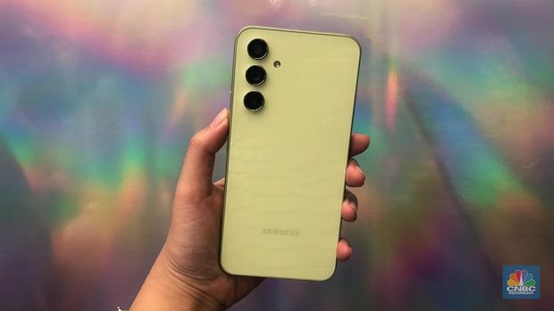 Samsung memperkenalkan Galaxy A54 di Indonesia, Kamis (16/3/2023). Samsung memperkenalkan Galaxy A54 di Indonesia, Kamis (16/3/2023). (CNBC Indonesia/Kartini Bohang)