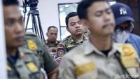 Sebanyak 90 ribu anggota Satuan Polisi Pamong Praja (Satpol PP) terancam kehilangan pekerjaan seiring batas waktu penghapusan honorer pada 28 November 2023.