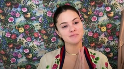 Selena Gomez Minta Fans Setop Serang Hailey Bieber