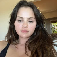 Dalam waktu delapan menit, foto selfie Selena tanpa riasan mendapat satu juta like. Foto: dok. Instagram