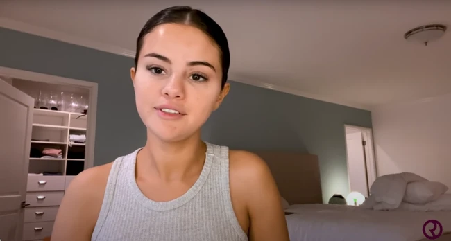 Meski tanpa makeup, kulit Selena Gomez tanpa glowing dan sehat. Foto: dok. Instagram, TikTok, Youtube