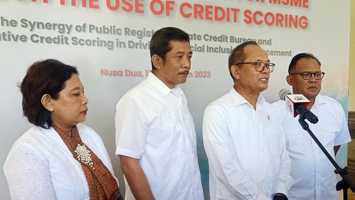 OJK mendorong sinergi lembaga pemeringkat kredit untuk mendukung pembiayaan atau kredit bagi pelaku UMKM.