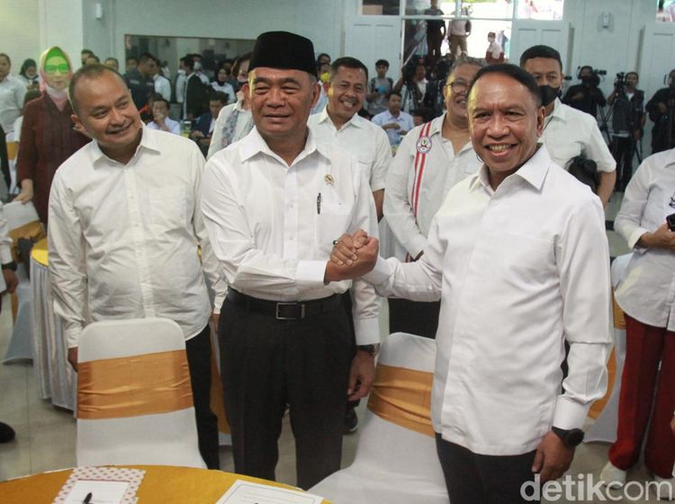 Potret Zainudin Amali Serahkan Jabatan Menpora ke Plt Muhajir Effendy