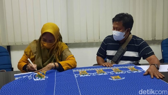 seragam batik gratis di mojokerto
