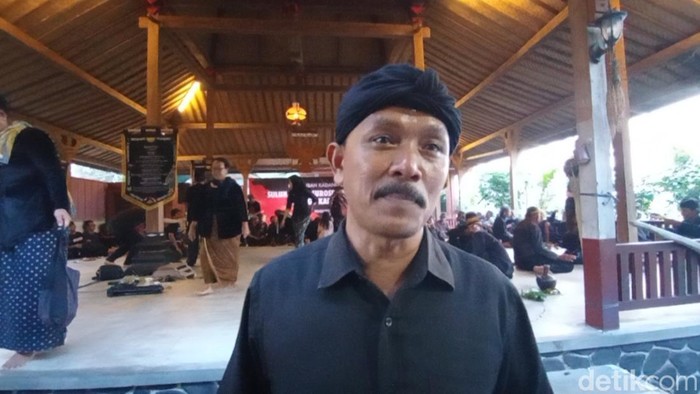 Sesepuh sedulur Sikep Ploso Kediren, Gunretno di Pendopo pengayoman Samin Surosentiko, Desa Kediren, Randublatung, Blora. Foto diunggah Kamis (16/3/2023).