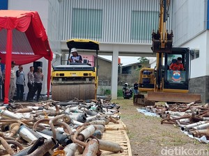 Hancur Lebur Knalpot Berharga Fantastis Digilas Stoom