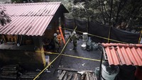 Tim penyelamat dikerahkan untuk mengevakuasi 10 penambang yang terperangkap.
