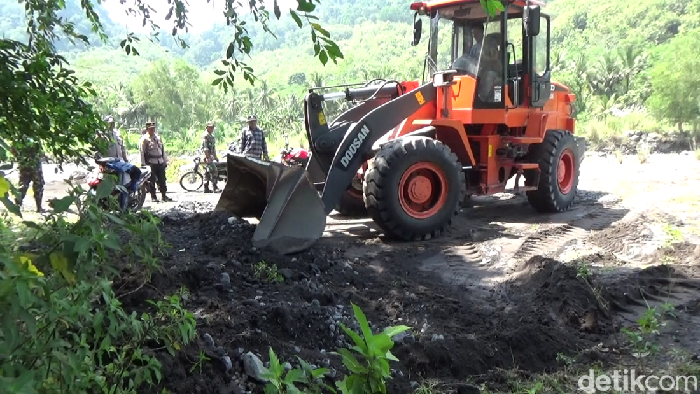 Tanah bergoyang di Lumajang dikeruk dan diuruk
