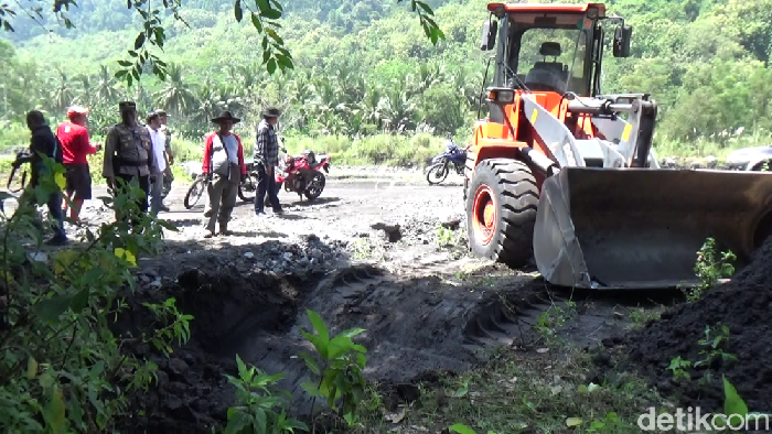 Tanah bergoyang di Lumajang dikeruk dan diuruk